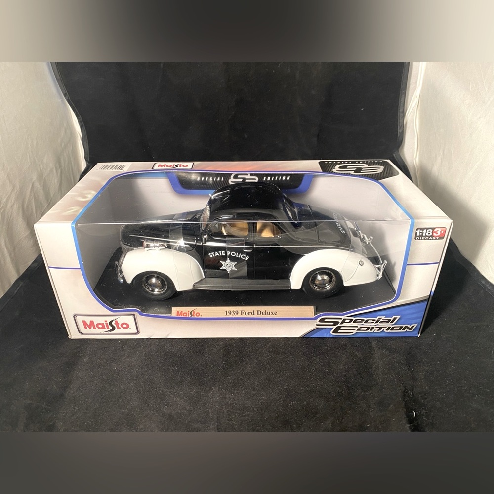 Maisto 1939 Ford Deluxe Model Police Car Special Edition